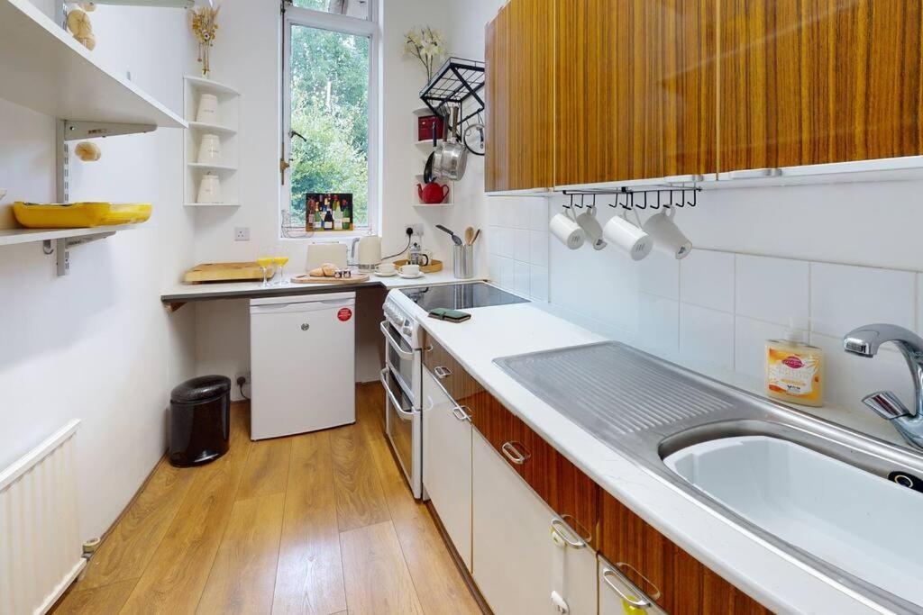 Spacious One Bedroom Flat West Hoathley Екстер'єр фото
